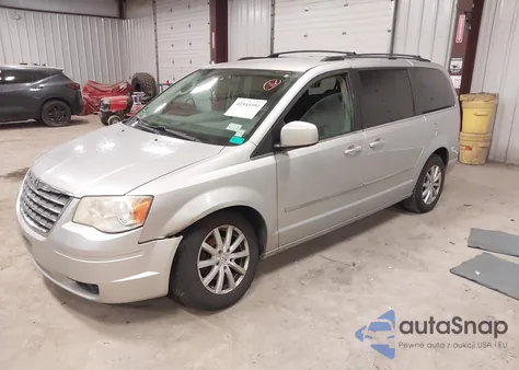 2009 Chrysler Town & Country Touring z USA, uszkodzony, nr VIN 2A8HR54109R513849
